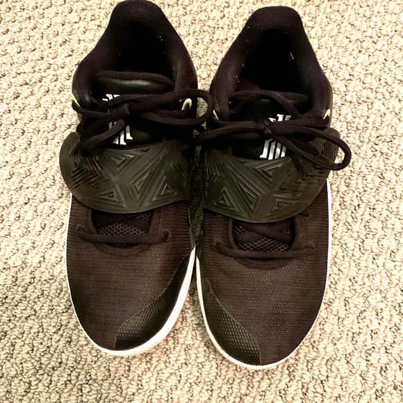 Boys Kevin Durant basketball shoes - Picture 3 of 4